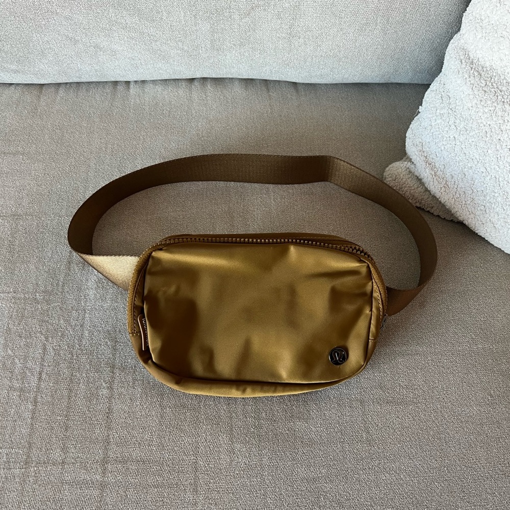 Lululemon Everywhere Belt Bag Burnt Camel